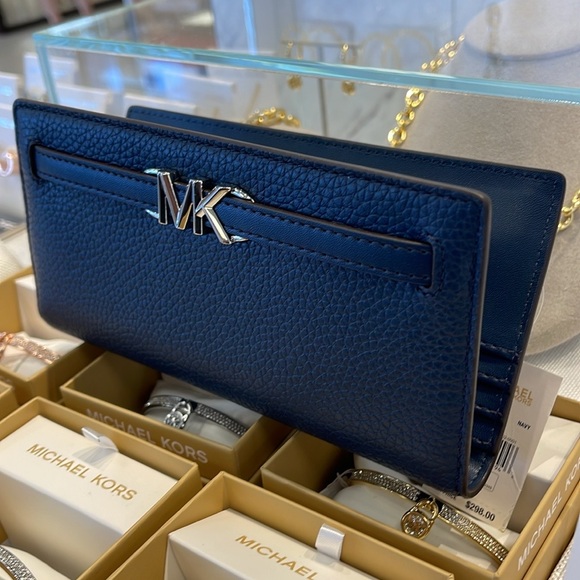 Michael Kors Reed Large Bifold Pebbled Leather Snap Wallet Card Case
Navy
NWT - Picture 14 of 16